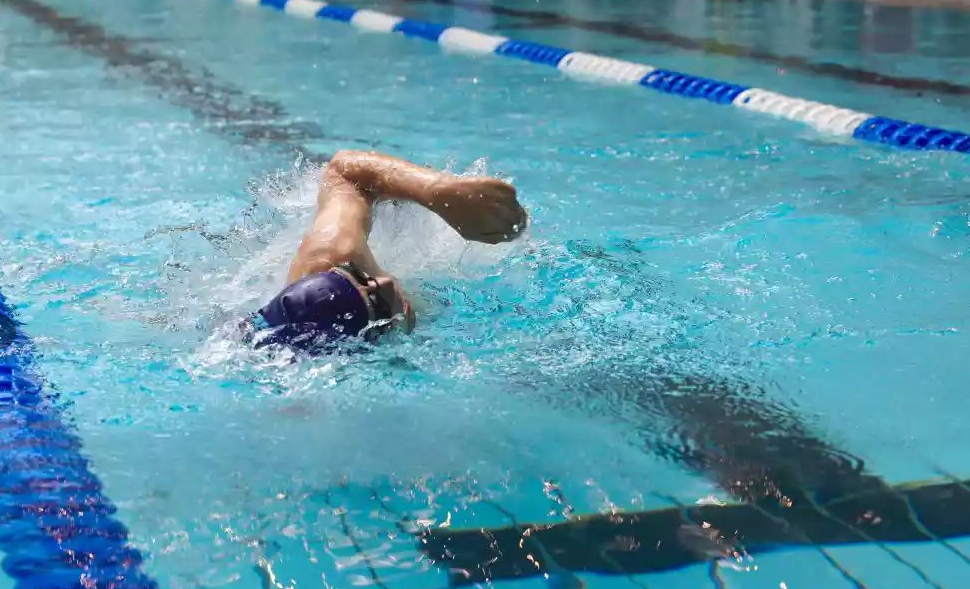 西鹹新區空港新城舉行“活力空港杯”游泳公開邀請賽