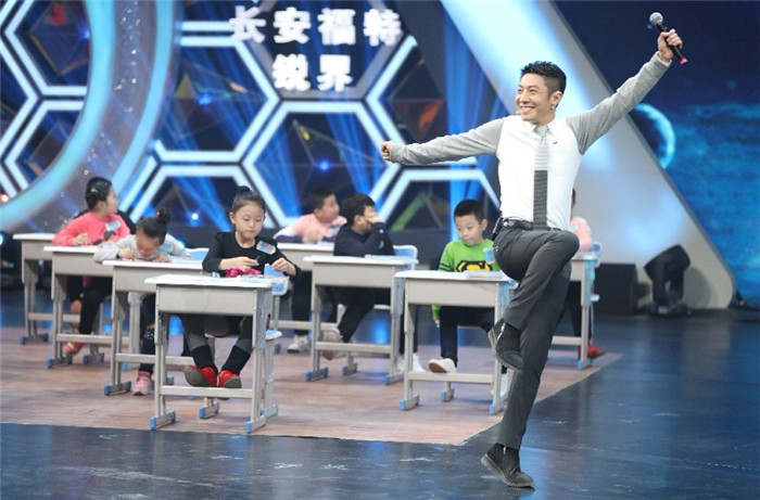 图片默认标题_fororder_撒贝宁变身孩子王