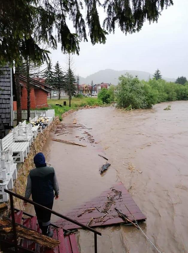 塞尔维亚暴雨导致洪灾 7城陷入紧急状态