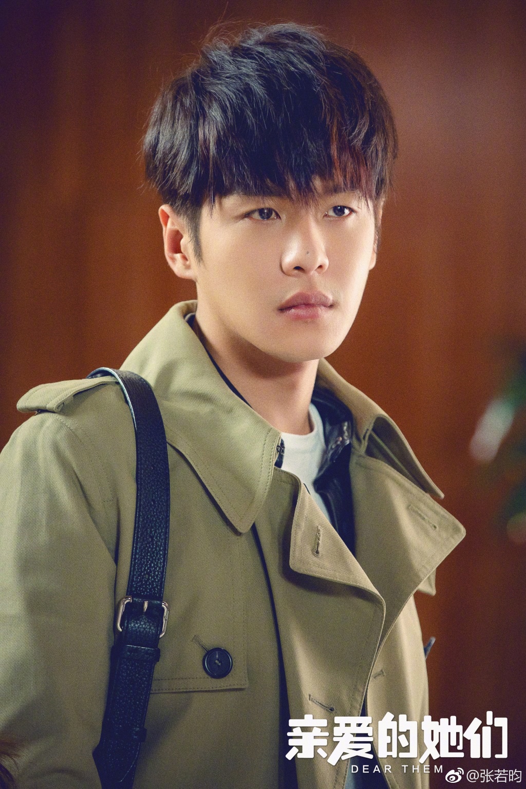 张若昀被偷拍后发声路人相遇大大方方的来打个招呼