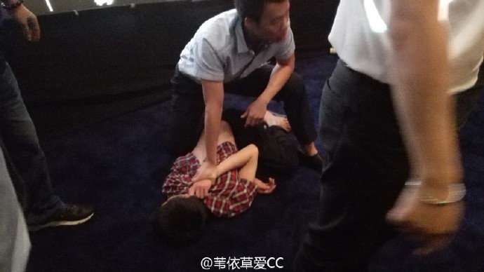 刘亦菲被男子扑倒四肢均有擦伤 精神受到极大惊吓