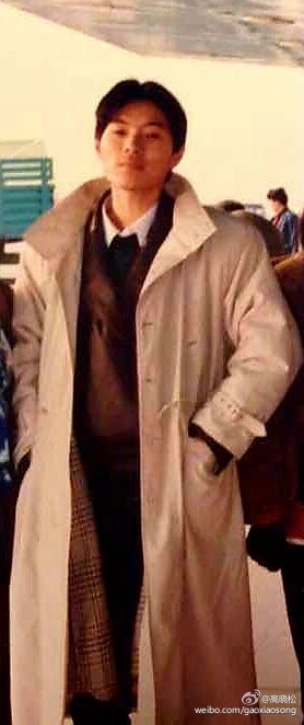 高晓松自曝35年前旧照 变自拍狂魔微博频晒粉嫩萌照/图 高晓松自曝35年前旧照 变自拍狂魔微博频晒粉嫩萌照/图