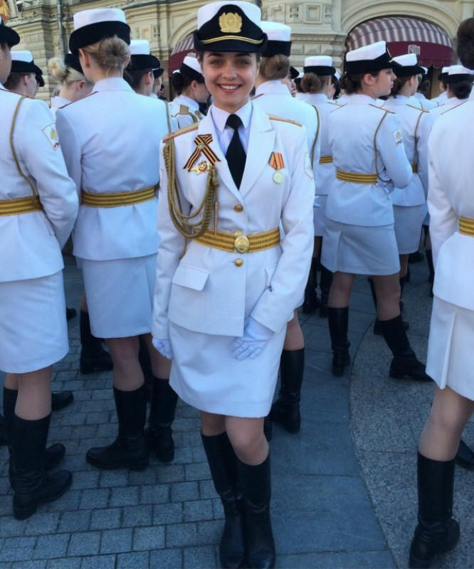 俄罗斯妹子穿军装就是美