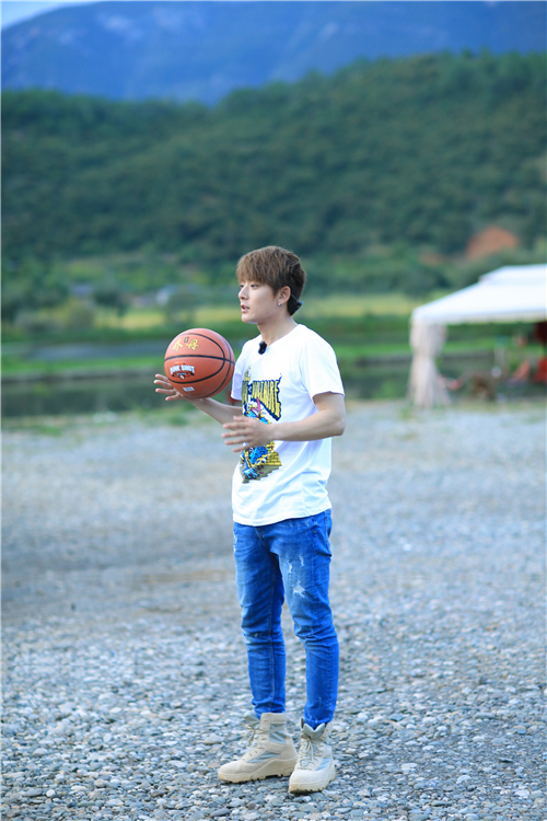 親愛的客棧_fororder_陳翔帥氣玩籃球