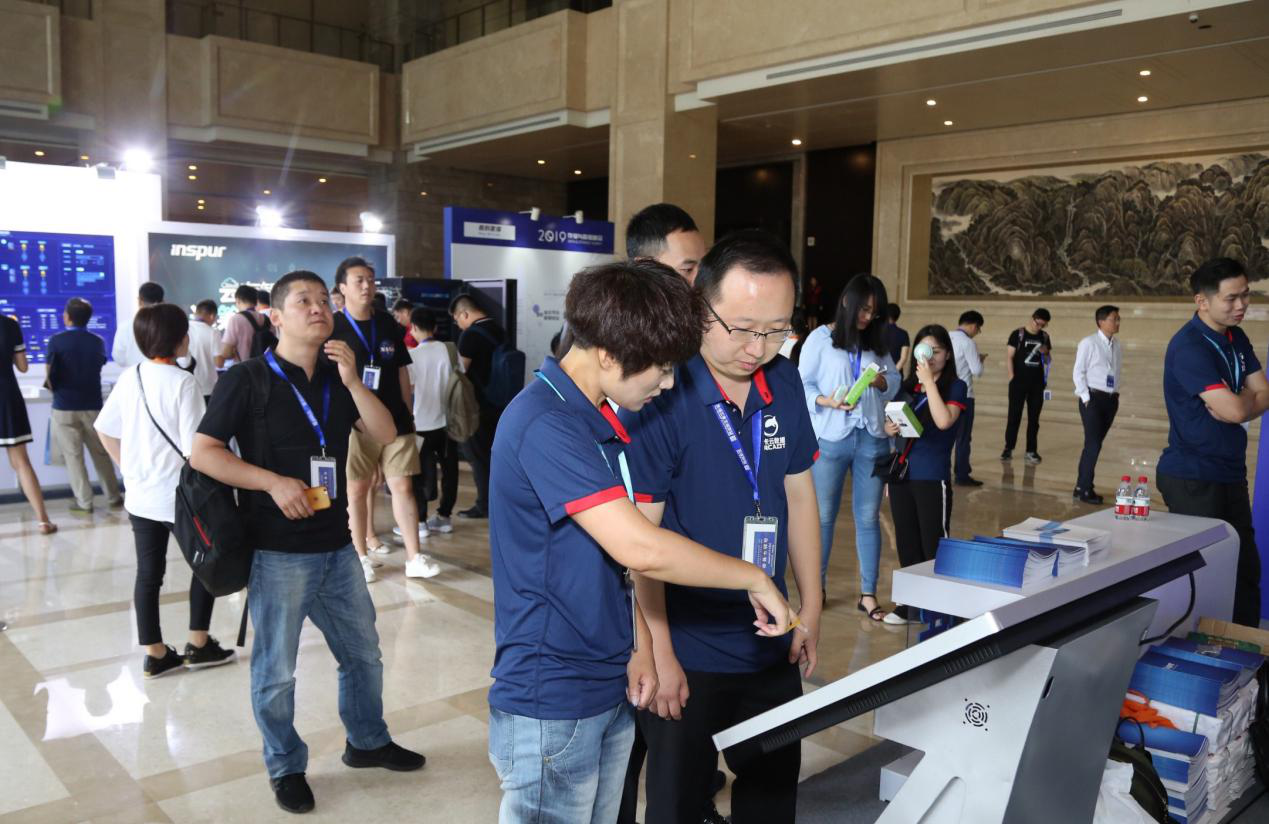 聚焦前沿信息技术  2019存储与数据峰会在西安举行