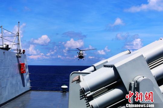 南海艦隊遠海訓練編隊直升機組演練艦機合同突擊