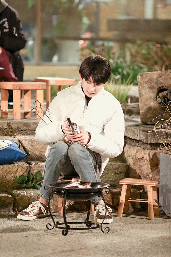 青春旅社王源李小璐活力满满跳魔性解压舞