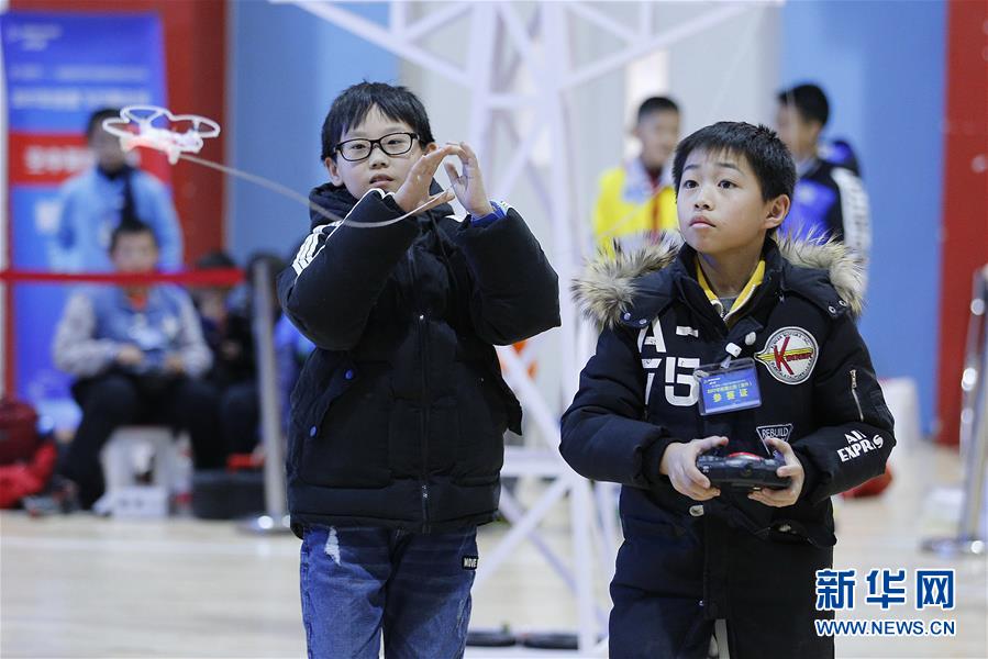 中国少年航展暨创意飞行嘉年华在京举行