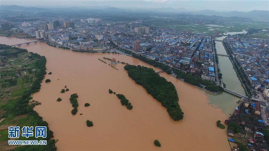 强降雨袭击湖南 河流超警戒水位