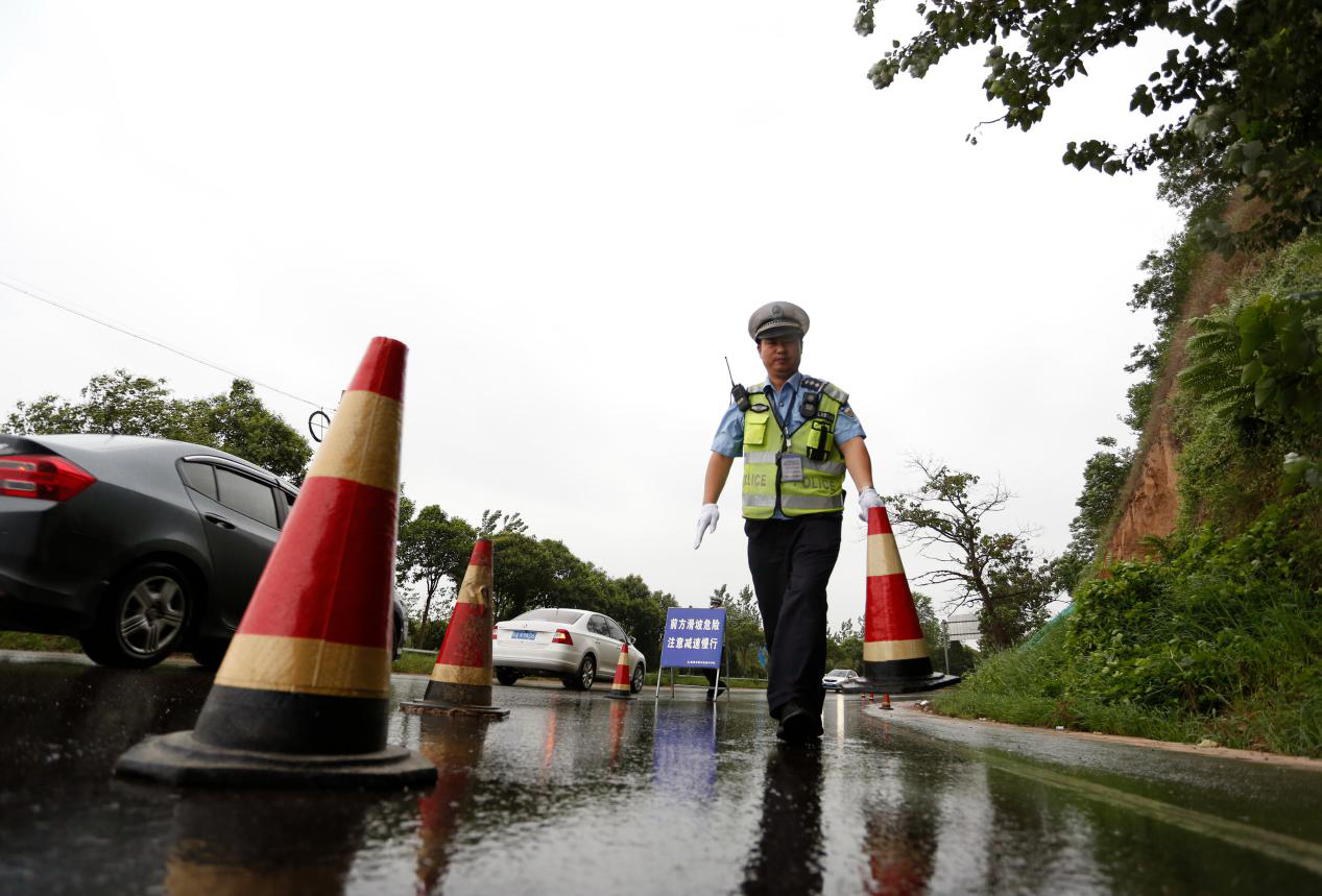 陜西啟動暴雨四級應急響應  渭南市交警積極排查隱患路段