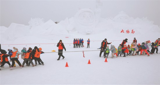 寒假开始 玩冰乐雪正当时