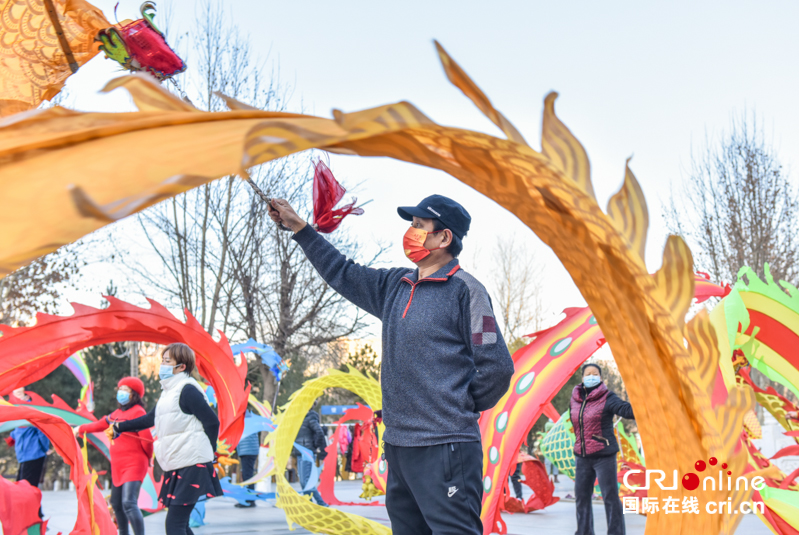 （原创）石家庄市柏林公园：“彩带龙飞”凌空舞 健康运动欢乐多_fororder_微信图片_20220118091705