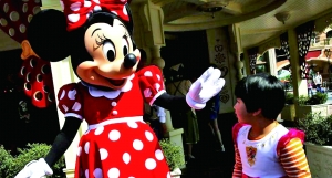 上海迪士尼人均花2280元 低於香港東京
