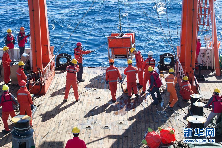 我国首个深海沉积物微生物原位培养系统回收成功