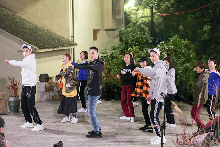 圖片默認標題_fororder_luu brothers跳魔性解壓舞