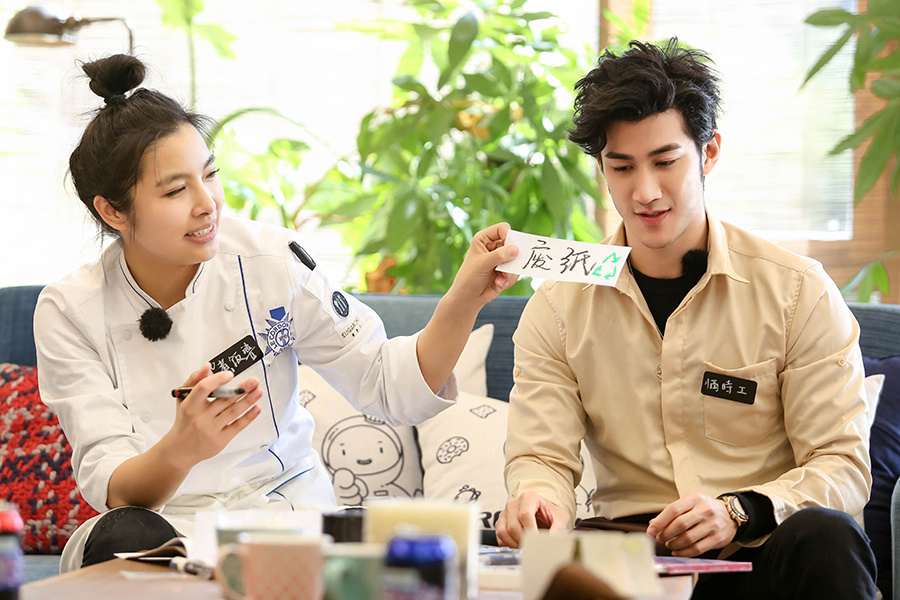 圖片默認標題_fororder_李治廷狄倩伊正在做垃圾分類的工作