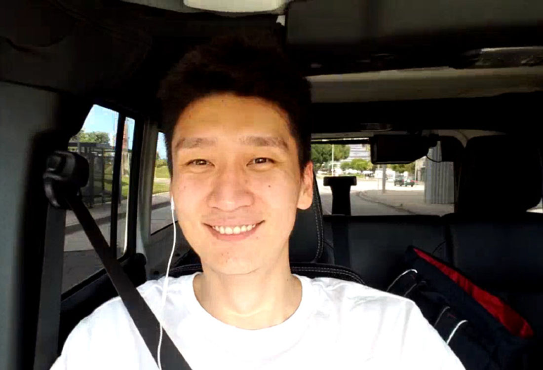 网红孙悦:直播美国特训 休闲陪女儿"逗鹅"