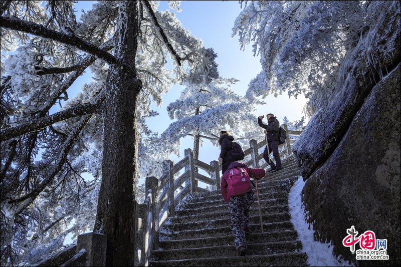 雪霁黄山：弥天云母帐 匝地水晶栊