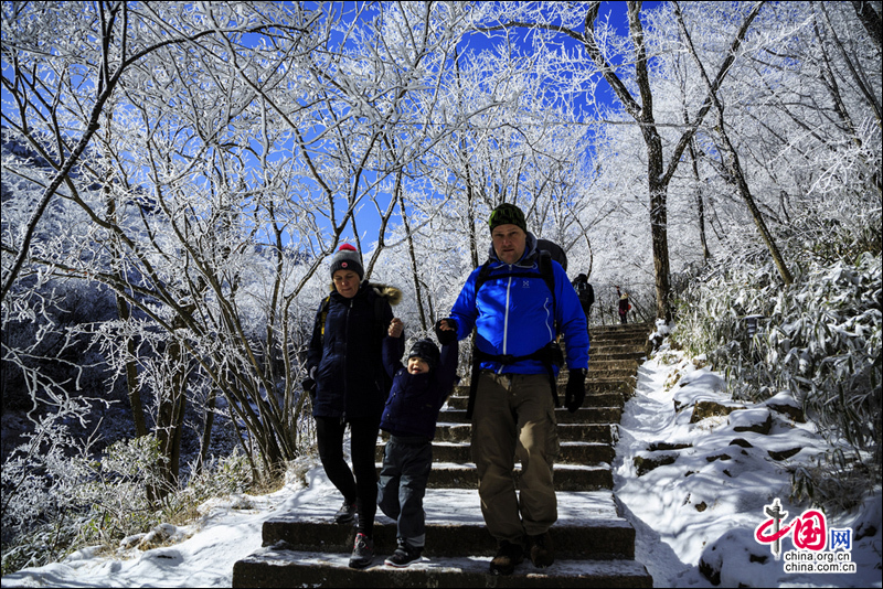 雪霁黄山：弥天云母帐 匝地水晶栊