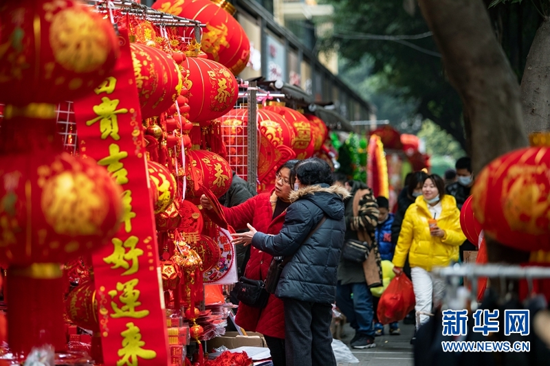 虎年将至 成都街头年味渐浓