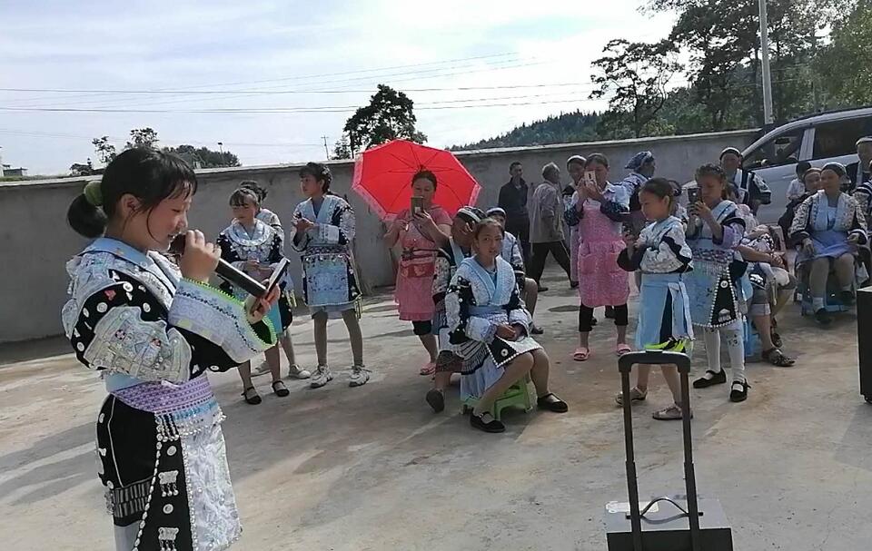 贵州福泉：五千村民包粽子 团结一心谋振兴