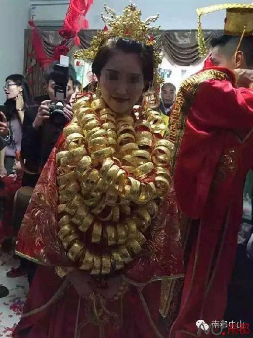 港媒称内地再现奢华婚礼：富豪出动专机嫁女(图)