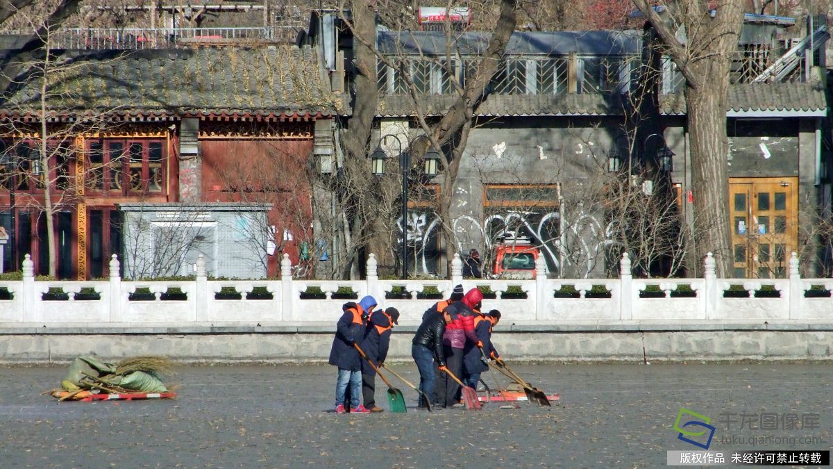 北京什刹海“摩拳擦掌”备战滑冰季