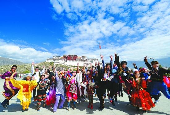 雪域高原的历史新跨越：从“喇嘛王国”到现代西藏