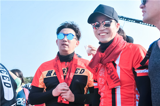 王迅《极限挑战》变帅牙牙 逗趣卖萌学"啾咪"