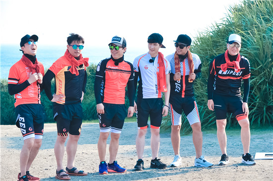 王迅《极限挑战》变帅牙牙 逗趣卖萌学"啾咪"