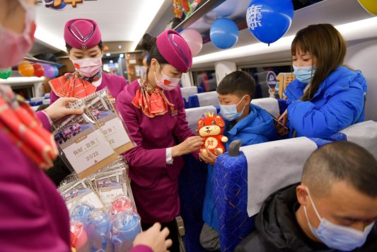 贵州“复兴号”动车开行一周年 发送旅客1100余万人