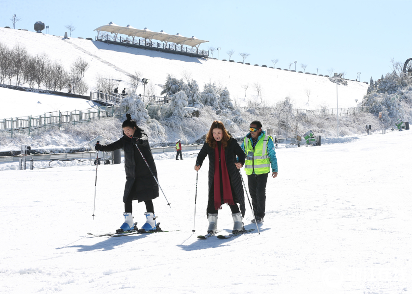 安吉：江南天池滑雪場開滑嘍