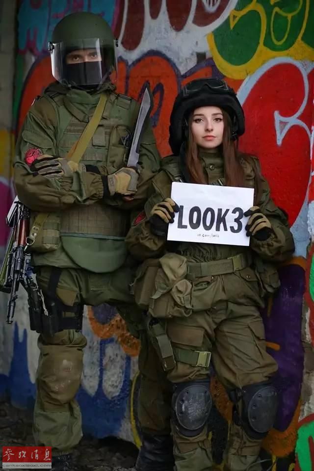 “拥枪入眠”的俄罗斯美少女网红枪迷