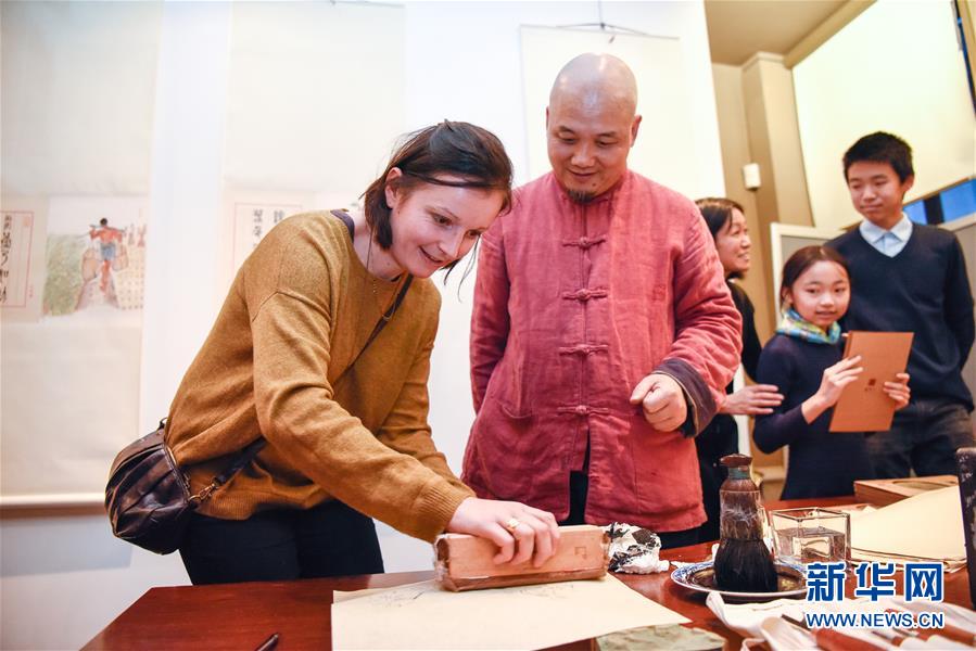 中國非遺“木板浮水印”走進法國切努斯基博物館