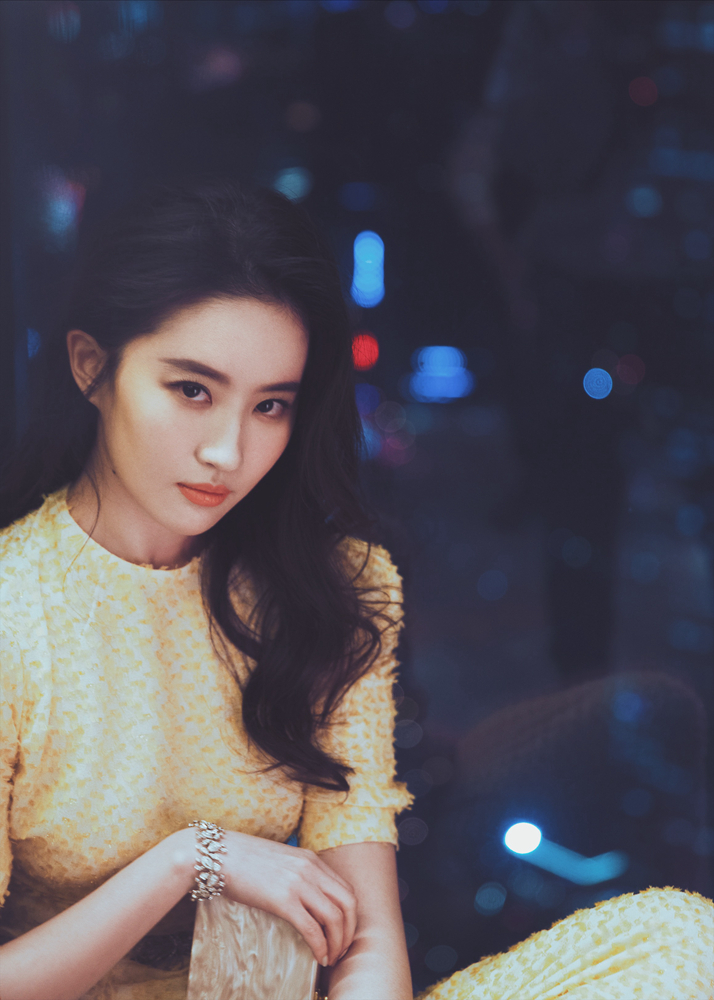 圖片默認標題_fororder_劉亦菲眼波流轉 上演側顏殺