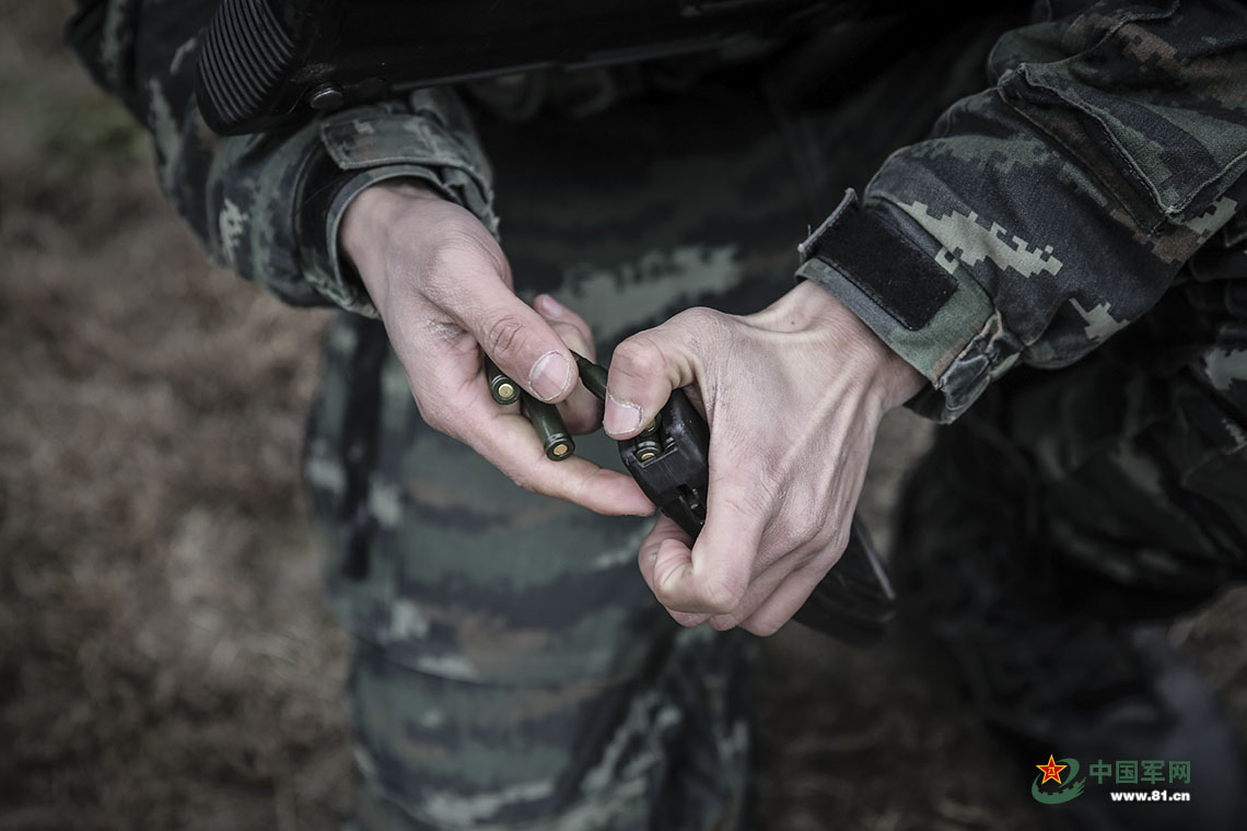 3秒能干啥特战队员可以拔枪5连杀组图