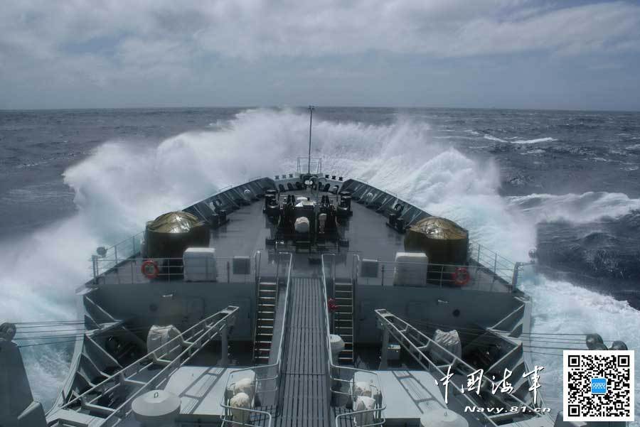 052d新版神盾舰亮剑西太 舰舰艏被淹穿浪勇进(组图)