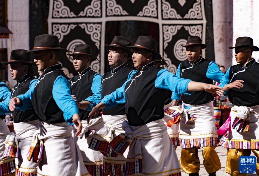 拉萨：八廓街老大院里的笑声_fororder_3