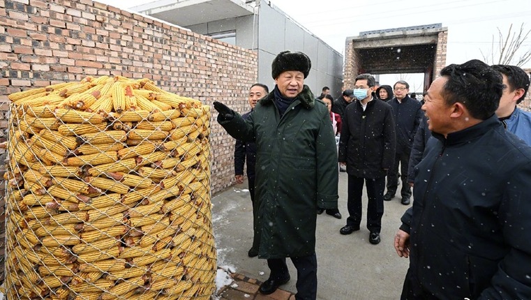 ທ່ານ​ສີ​ຈິ້ນ​ຜິງ​ເດີນ​ທາງ​ໄປ​ຢ້ຽມ​ຢາມ​ພະ​ນັກ​ງານ ແລະ ປະ​ຊາ​ຊົນ​ຂັ້ນ​ຮາກ​ຖານ​ຢູ່​ແຂວງ​ສ່ານ​ຊີ່ປະ​ເທດ​ຈີນ​ກ່ອນ​ບຸນ​ກຸດ​ຈີນ