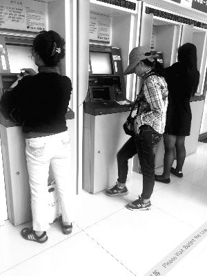 北京實名制掛號 號販子轉移陣地佔ATM攬客