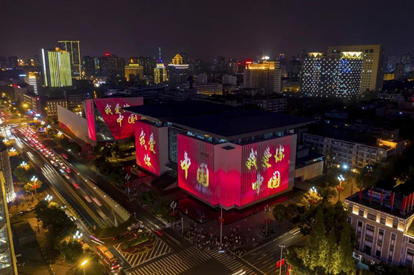 每天一个主题点亮新春里的成都夜_fororder_成都天府广场夜景--供图