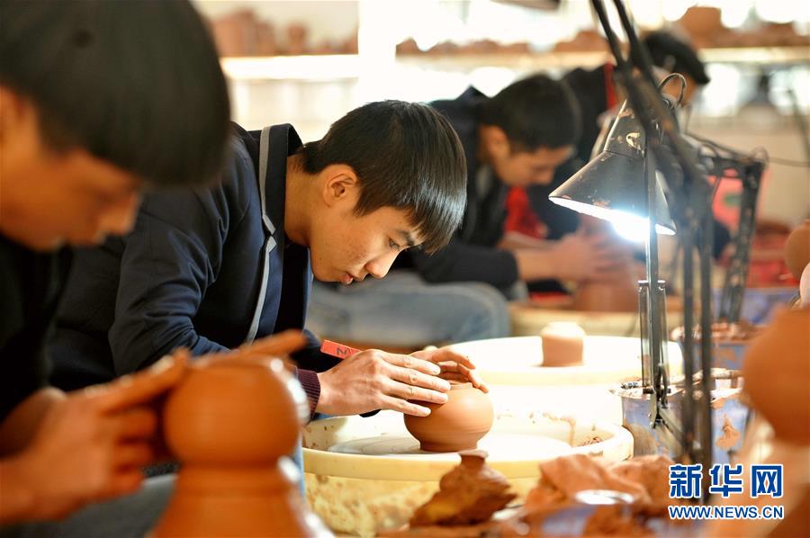 广西钦州：开展职业化培训 传承非遗坭兴陶技艺