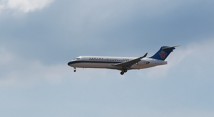 南航首架国产arj21飞机入列