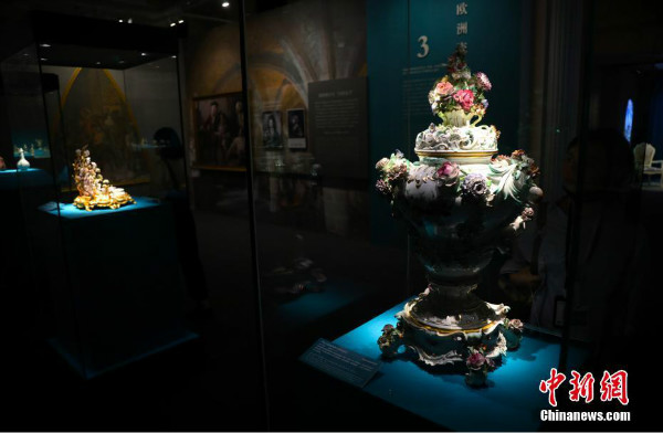 Mga klasikal na porselana, itinatanghal sa Shanghai