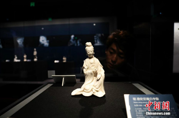 Mga klasikal na porselana, itinatanghal sa Shanghai