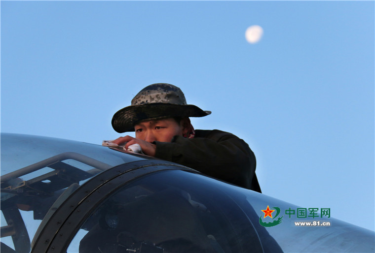 航空機務兵轉戰雪域高原：心隨戰鷹一起飛