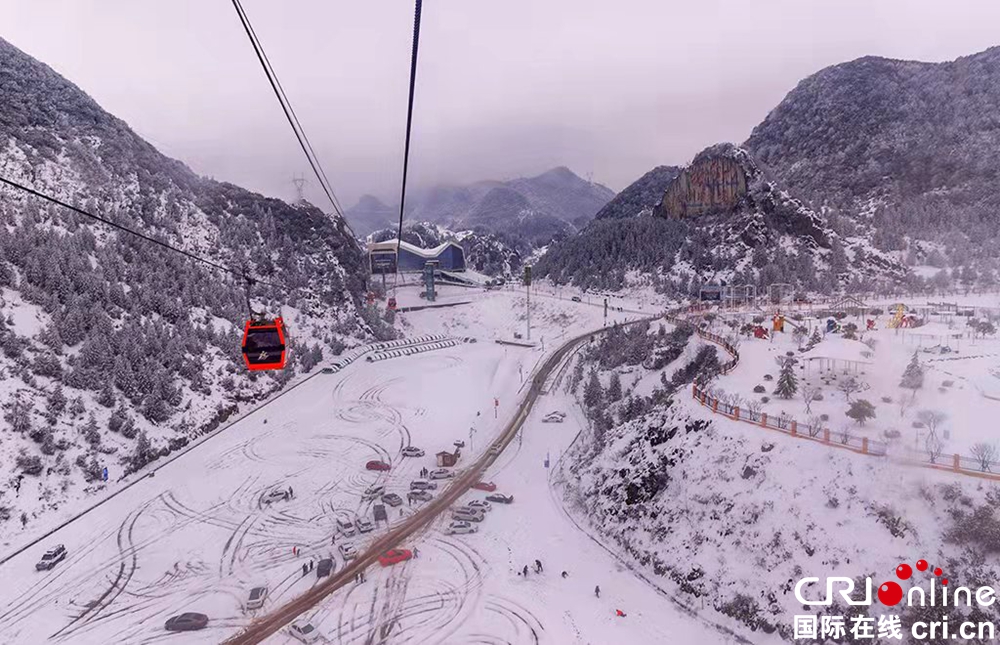 貴州六盤水：銀裝素裹梅花山  冬季滑雪樂翻天_fororder_楊3