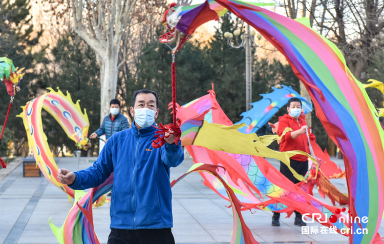 （原創）石家莊市柏林公園：“彩帶龍飛”淩空舞 健康運動歡樂多_fororder_微信圖片_20220118091711