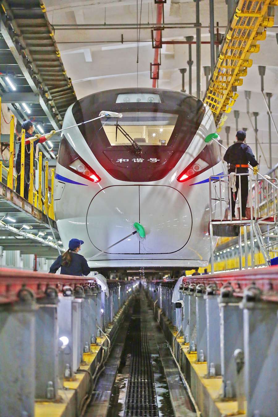 春运启动福州动车段动车组整装待发