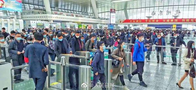 Ana sa rana samun tururwar matafiya yayin bikin bazara na kasar Sin_fororder_220118-f01-China Spring Festival